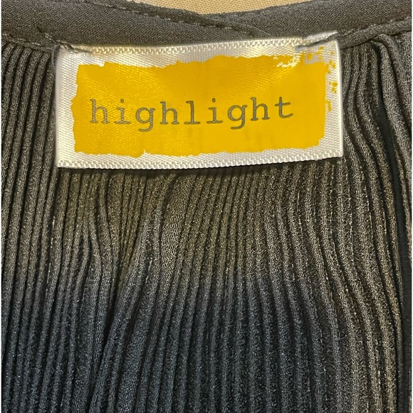 New (Boutique) Highlight - Off The Shoulder Pleated Blouse - Picture 6 of 7